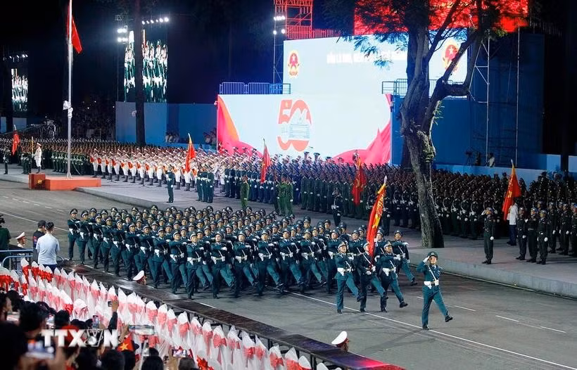Các khối của Lực lượng Quân đội nhân dân tham gia sơ duyệt lễ diễu binh, diễu hành kỷ niệm 50 năm Ngày Giải phóng miền Nam thống nhất đất nước. (Ảnh: Thanh Vũ/TTXVN)