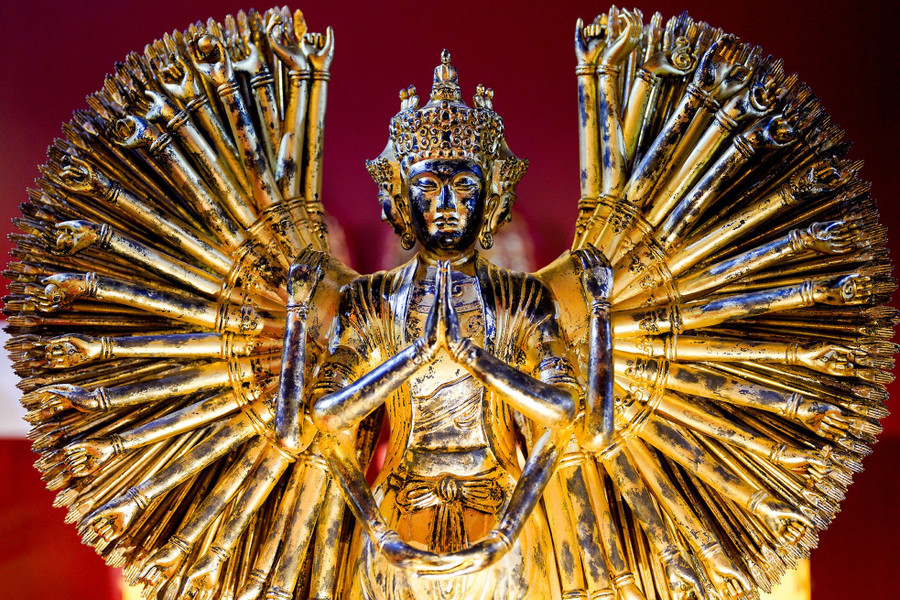 Tượng Thiên Thủ Thiên Nhãn Quán Thế Âm Bồ Tát chùa Báo Ân thuộc thế kỷ thứ 19. Tượng Thiên Thủ Thiên Nhãn Quán Thế Âm Bồ Tát chùa Báo Ân thuộc thế kỷ thứ 19.