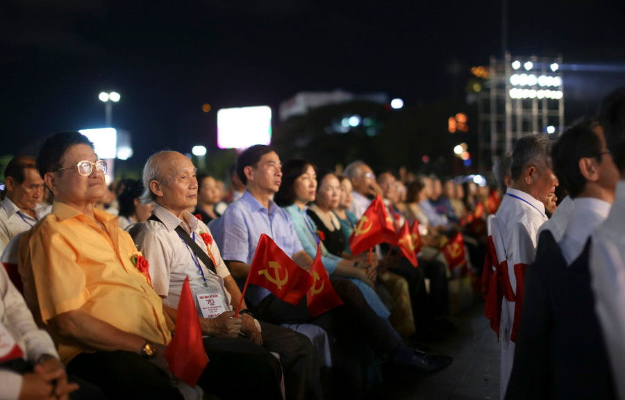 Các đại biểu tham dự buổi lễ. Ảnh: Trương Định Các đại biểu tham dự buổi lễ. Ảnh: Trương Định