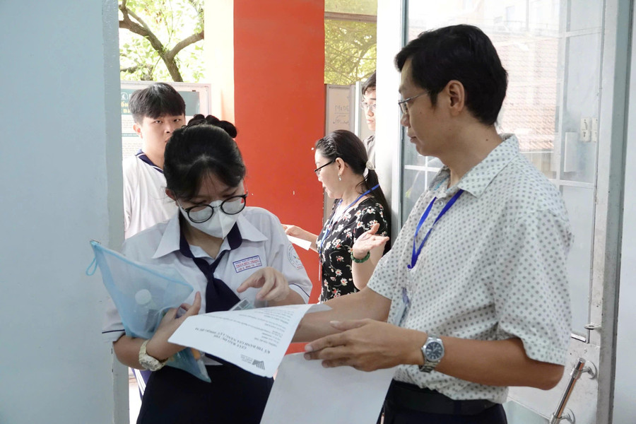 Thí sinh thi cả 2 đợt được sử dụng kết quả cao hơn sẽ được sử dụng để xét tuyển Thí sinh thi cả 2 đợt được sử dụng kết quả cao hơn sẽ được sử dụng để xét tuyển