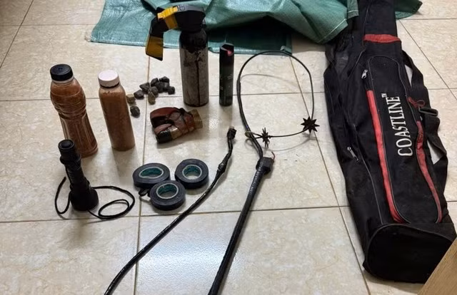 Công an thu giữ nhiều tang vật liên quan để trộm chó