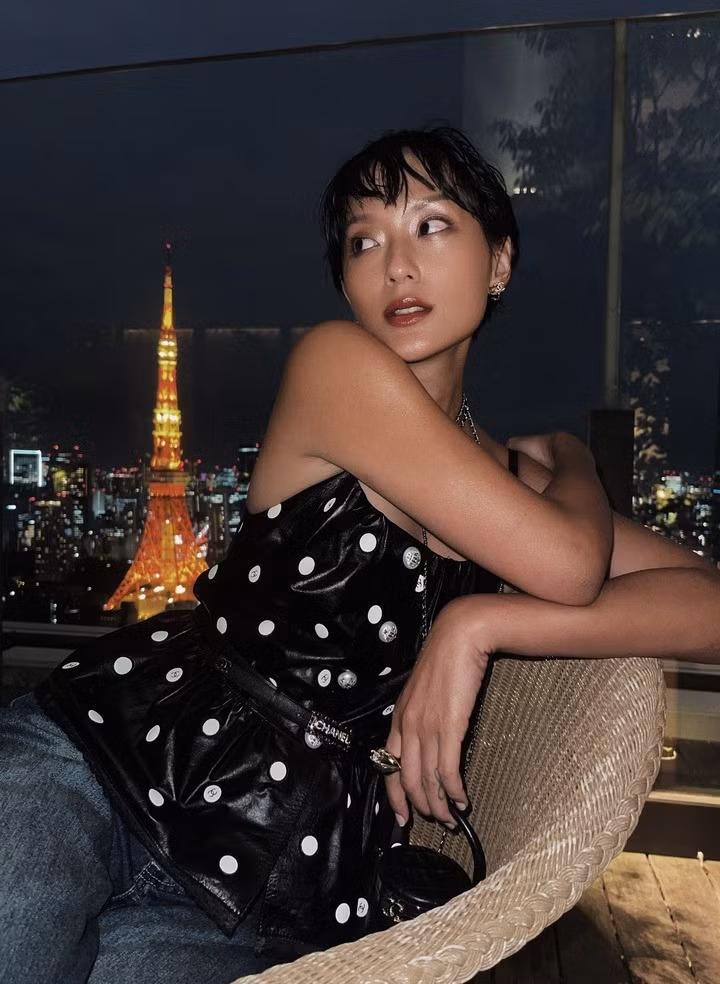 Ngoài đời, nữ diễn viên sinh năm 1994 sở hữu ngoại hình cá tính, gợi cảm. Xuất thân là người mẫu nên Thu Anh có gu thời trang sành điệu.