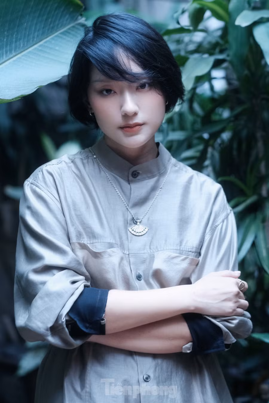 Diễn viên Hồ Thu Anh cho biết cô tìm hiểu thông tin casting phim trên mạng và chủ động nộp đơn. Quá trình thử vai diễn ra vất vả, kéo dài tới 4 tháng. "Tôi thử vai khoảng gần 20 lần mới được nhận. Đây là phim tôi phải thử vai lâu nhất. Nhận xét đầu tiên của đạo diễn Bùi Thạc Chuyên dành cho tôi là: Sao em trông giống bà nội trợ quá", Hồ Thu Anh kể. Cô tiết lộ đạo diễn Bùi Thạc Chuyên là người kỹ tính.