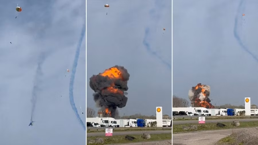 Hai máy bay phản lực Alpha đã va chạm giữa không trung trong một cuộc tập trận ở Pháp vào 25/3/25 trước khi rơi xuống đất và phát nổ thành một quả cầu lửa khổng lồ.