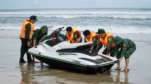 Lực lượng chức năng TP.Đà Nẵng triển khai phương tiện, nhân lực tìm kiếm học sinh mất tích tại bãi tắm Sao Biển