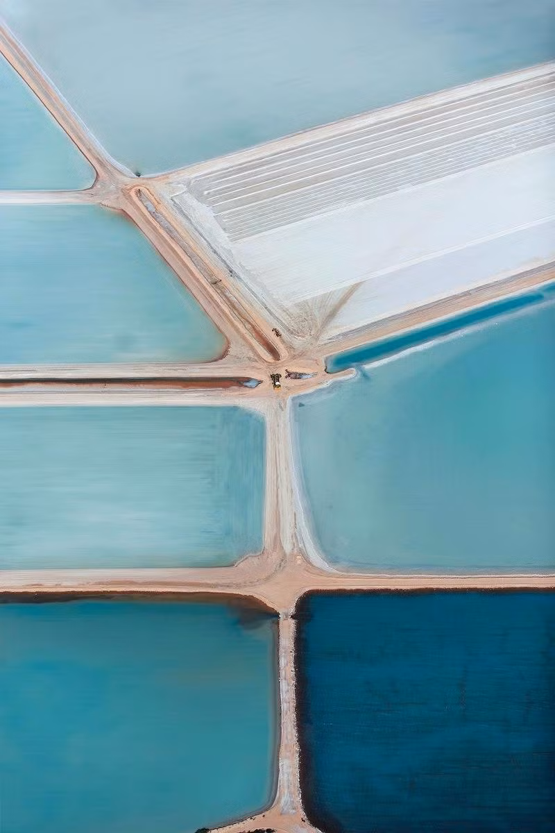 Là điểm cực tây trên lục địa Úc và là Di sản thế giới được UNESCO công nhận. Khu vực này rất đa dạng - với bãi biển được tạo thành hoàn toàn từ những vỏ sò nhỏ màu trắng, đá stromatolite trên bờ hồ Hamelin và mỏ muối ở Useless Loop, nơi sản xuất loại muối tinh khiết nhất trên thế giới