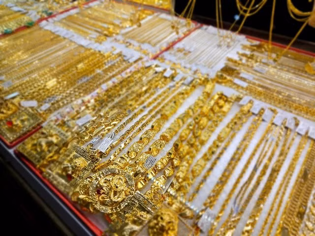Giá vàng trong nước giảm nhanh