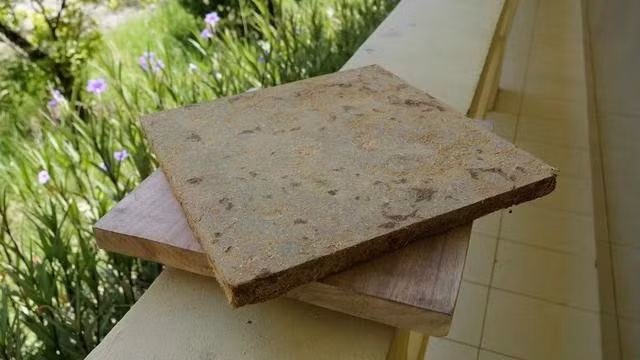 Gỗ nhân tạo làm từ rơm rạ có độ bền cao và khả năng chịu nước tốt