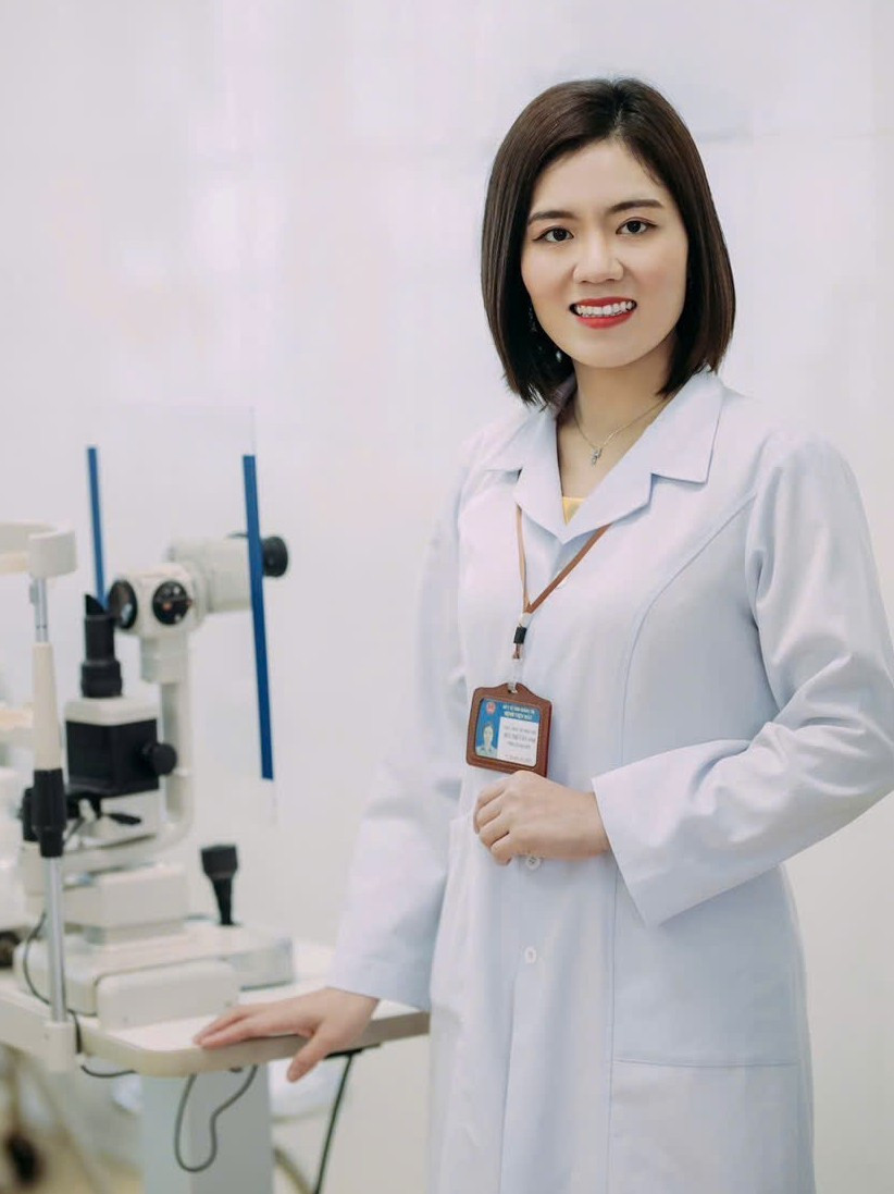 BSCKII Bùi Thị Vân Anh - Giám đốc Bệnh viện Mắt Quảng Trị, Chủ tịch Hội Thầy thuốc trẻ tỉnh Quảng Trị. BSCKII Bùi Thị Vân Anh - Giám đốc Bệnh viện Mắt Quảng Trị, Chủ tịch Hội Thầy thuốc trẻ tỉnh Quảng Trị.