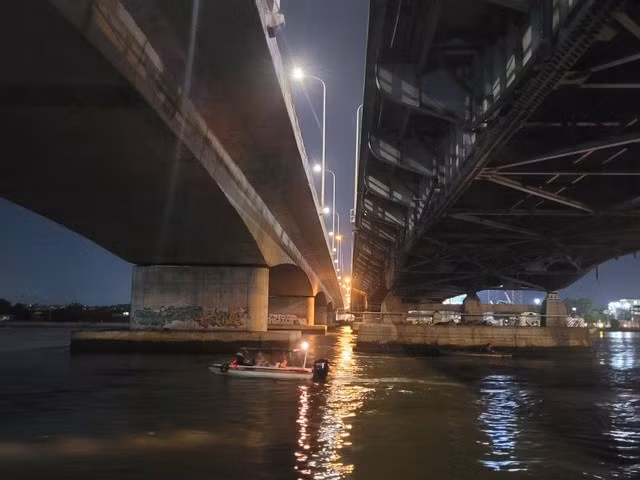 Lực lượng cứu hộ cứu nạn tìm kiếm, chưa xác định số nạn nhân trên xe