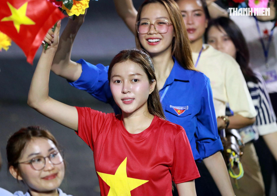 Hoa hậu Kiều Duy cũng góp mặt trong khối diễu hành