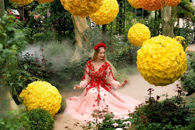 Lễ hội Hoa Hồng tại Bà Nà mang đến một không gian đầy cổ kính, ngợp ngời hương sắc. Lễ hội Hoa Hồng tại Bà Nà mang đến một không gian đầy cổ kính, ngợp ngời hương sắc.