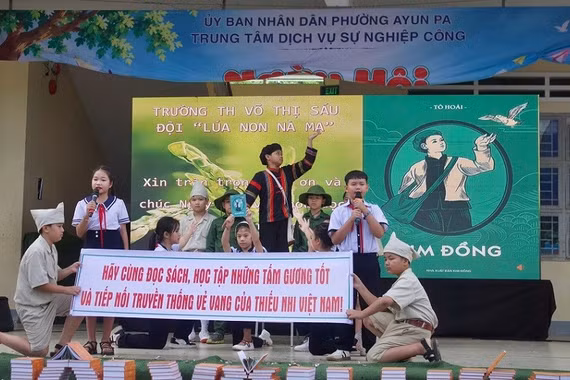 Sôi nổi các hoạt động Ngày hội văn hóa đọc phường Ayun Pa. Ảnh: Vũ Chi