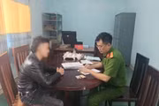 Xử lý nam thanh niên đi xe máy không đội mũ bảo hiểm còn quay clip đăng TikTok