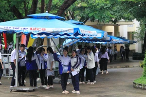 928 thí sinh hoàn thành ngày thi đầu tiên vào lớp 10 Trường THPT chuyên Hùng Vương