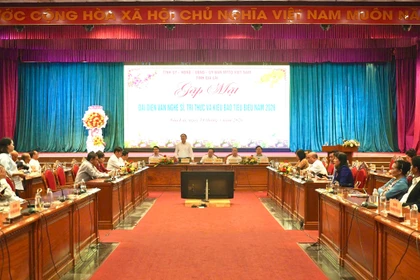 Tỉnh ủy, HĐND, UBND, Ủy ban MTTQ Việt Nam tỉnh Gia Lai gặp mặt văn nghệ sĩ, trí thức và kiều bào tiêu biểu