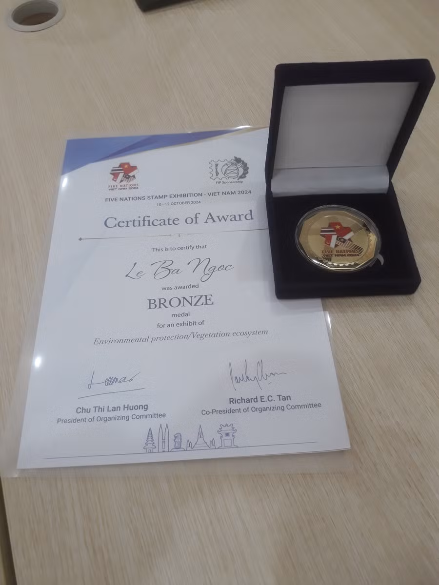 phan-thuong-huy-chuong-dong-cua-hoi-vien-gia-lai-tai-trien-lam-tem-buu-chinh-asean-2024.jpg