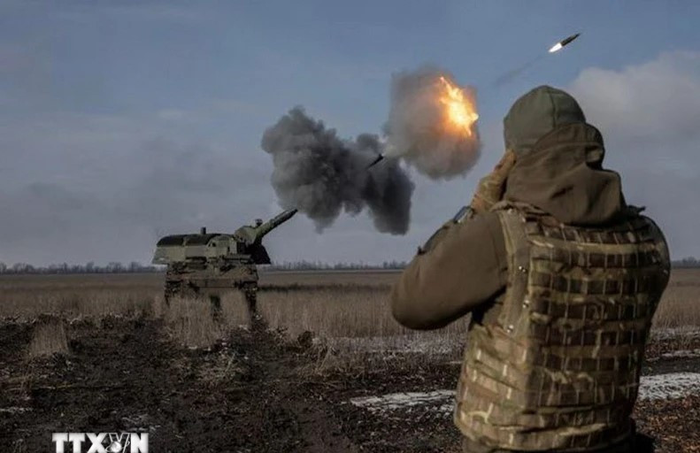 Binh sỹ Ukraine bắn lựu pháo bọc thép 2000 trong cuộc xung đột với Nga. Ảnh: Reuters/ TTXVN binh-sy-ukraine-ban-luu-phao-boc-thep-2000-trong-cuoc-xung-dot-voi-nga-anh-reuters-ttxvns.jpg