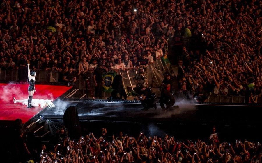 Ca sỹ Lady Gaga trên sân khẩu ở Brazil ngày 3/5. Ảnh: AFP ca-sy-lady-gaga-tren-san-khau-o-brazil-ngay-3-5-anh-afp-sua.jpg