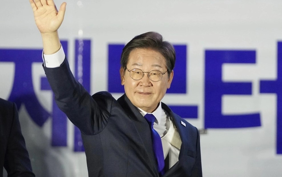 Tân tổng thống Hàn Quốc Lee Jae- myung trước nhà quốc hội sáng 4/6. Ảnh: AP tan-tong-thong-han-quoc-lee-jae-myung-truoc-nha-quoc-hoi-sang-4-6-anh-aps.jpg