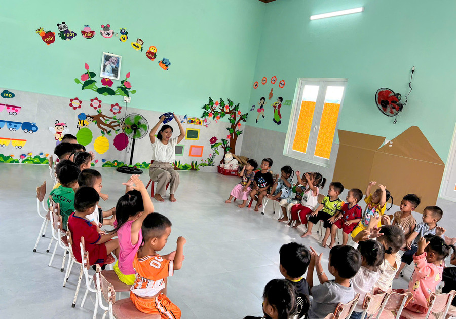 Một lớp học mới, khang trang tại Trường Mẫu giáo Hoa Sen (xã Chư A Thai) do Hoàng Như Yến tài trợ xây dựng. Ảnh: Minh Châu 3.jpg