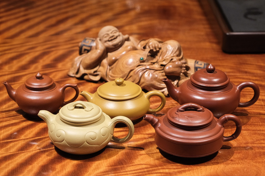 Mỗi loại trà một ấm riêng cũng là cách dùng ấm của anh Cao Thanh Dũng để giữ hương vị tinh khiết của trà. Ảnh: Hoàng Ngọc dscf0767.jpg