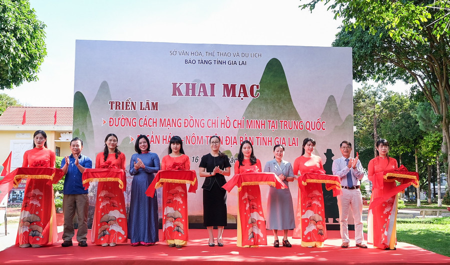 Bảo tàng tỉnh Gia Lai khai mạc 2 triển lãm chuyên đề. Ảnh: Hoàng Ngọc dscf5287-2.jpg