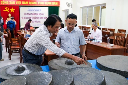  Thẩm định hai nhóm hiện vật đề nghị công nhận bảo vật quốc gia