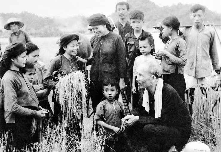 xoa-nha-tam-anh-bac-ho.jpg