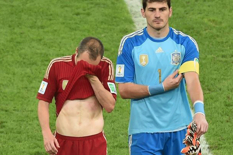 Nỗi buồn bao trùm các cầu thủ Tây Ban Nha.