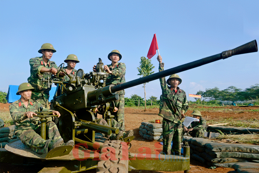 Khẩu đội pháo phòng không 37 ly tham gia huấn luyện. Ảnh: Anh Huy Khẩu đội pháo phòng không 37 ly tham gia huấn luyện. Ảnh: Anh Huy