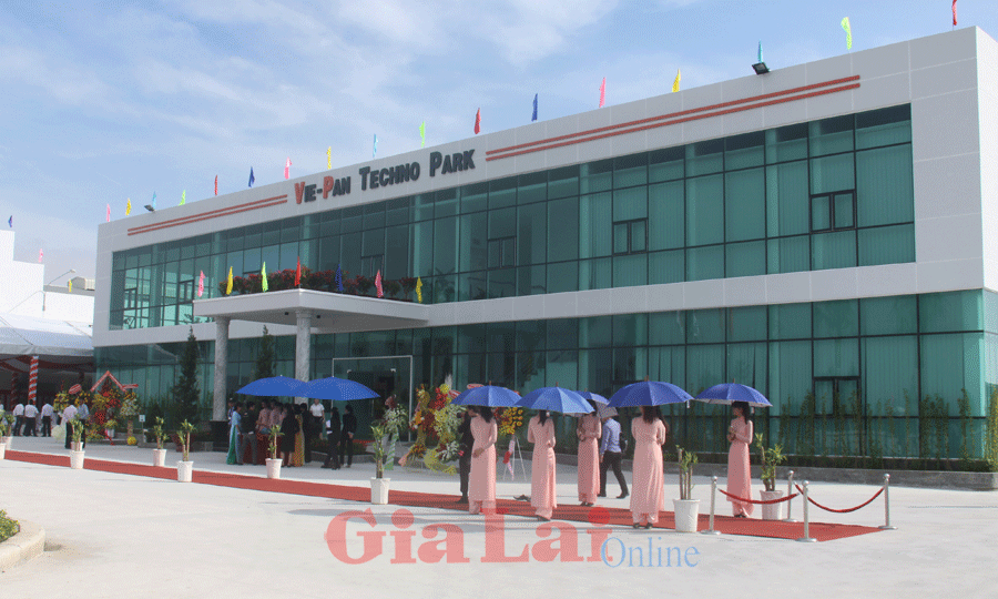 Tòa nhà văn phòng của Khu Kỹ nghệ Việt Nhật. Ảnh: Hoàng Liêm Tòa nhà văn phòng của Khu Kỹ nghệ Việt Nhật. Ảnh: Hoàng Liêm