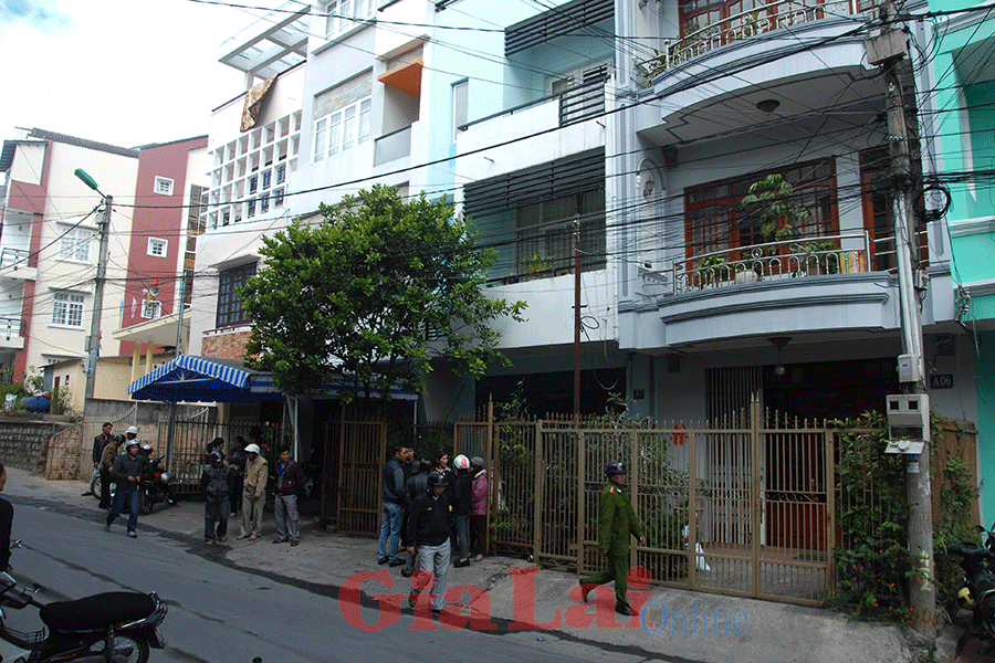  Xung quanh hiện trường vụ tự tử. Ảnh: Ngô khắc Lịch