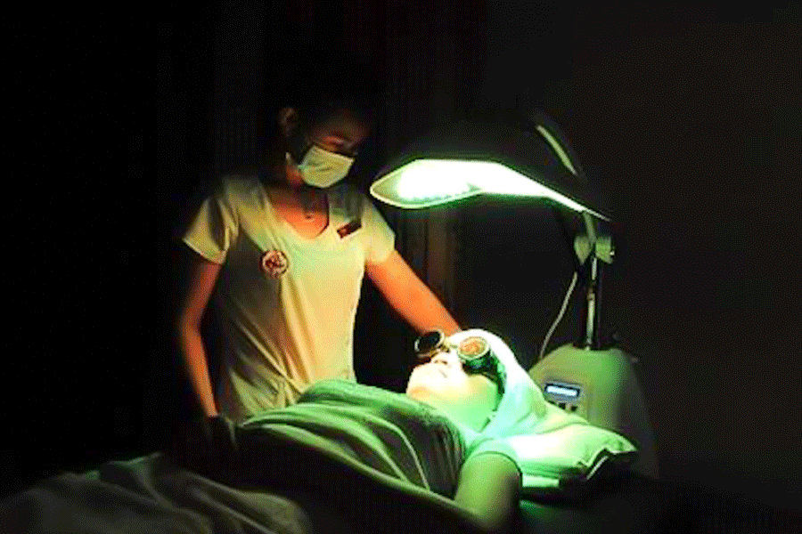 Điều trị bằng ánh sáng sinh học (ảnh do Spa cung cấp)