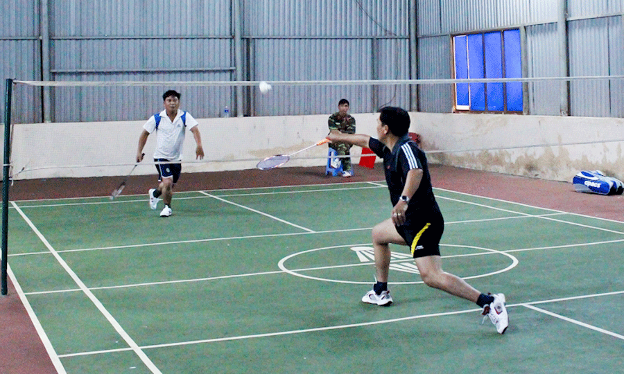 Tranh tài ở bộ môn cầu lông. Ảnh: Hồng Thi