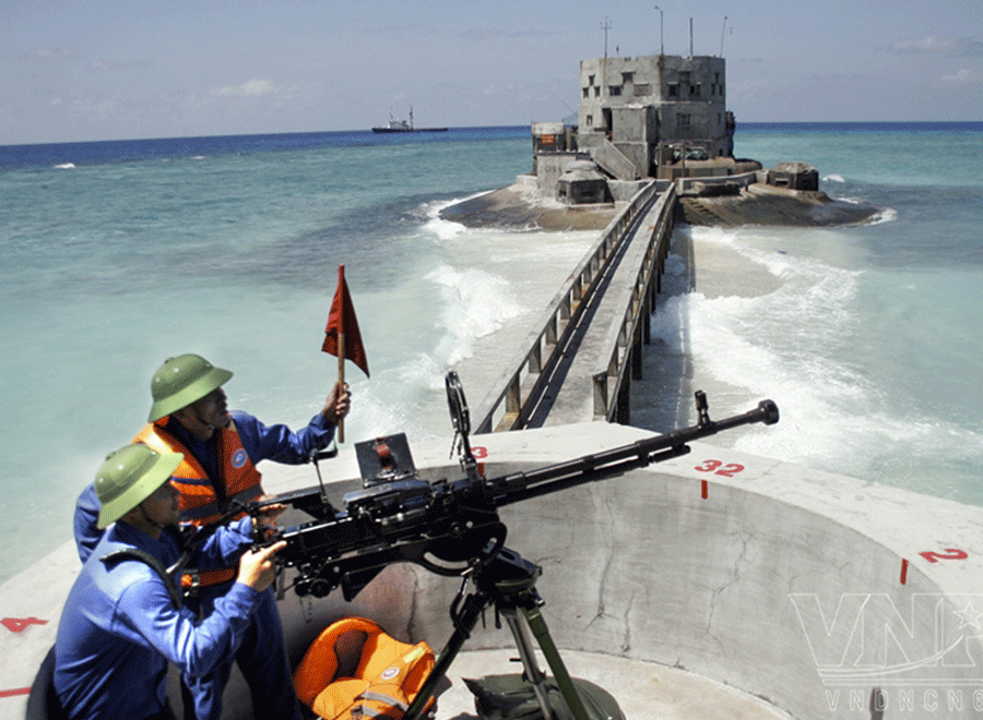 Trực chiến trên đảo Thuyền Chài. Ảnh: T.N