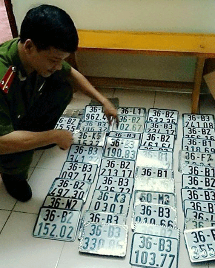 Biển số giả cơ quan Công an thu giữ được. Ảnh: Xuân Trường Biển số giả cơ quan Công an thu giữ được. Ảnh: Xuân Trường