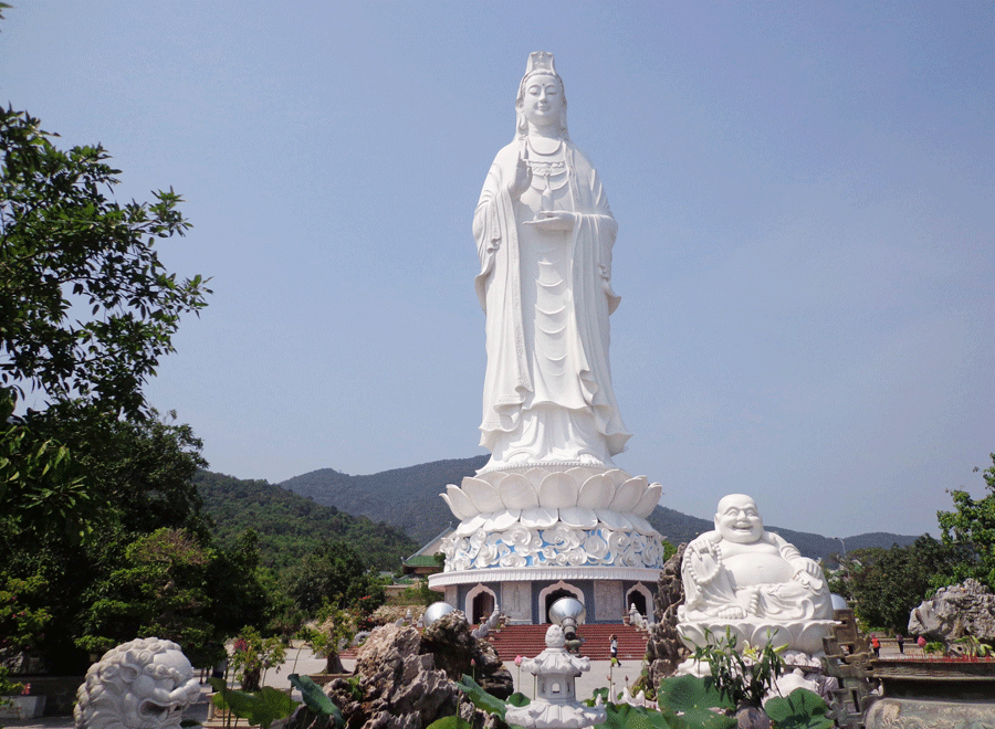 Tượng Quan Thế Âm tại chùa Linh Ứng. Ảnh: Hà Phương Tượng Quan Thế Âm tại chùa Linh Ứng. Ảnh: Hà Phương