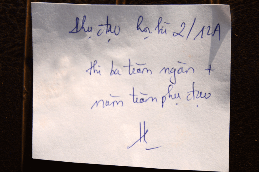 Chữ ký của giáo viên chủ nhiệm xác nhận việc thu tiền của học sinh. Chữ ký của giáo viên chủ nhiệm xác nhận việc thu tiền của học sinh.
