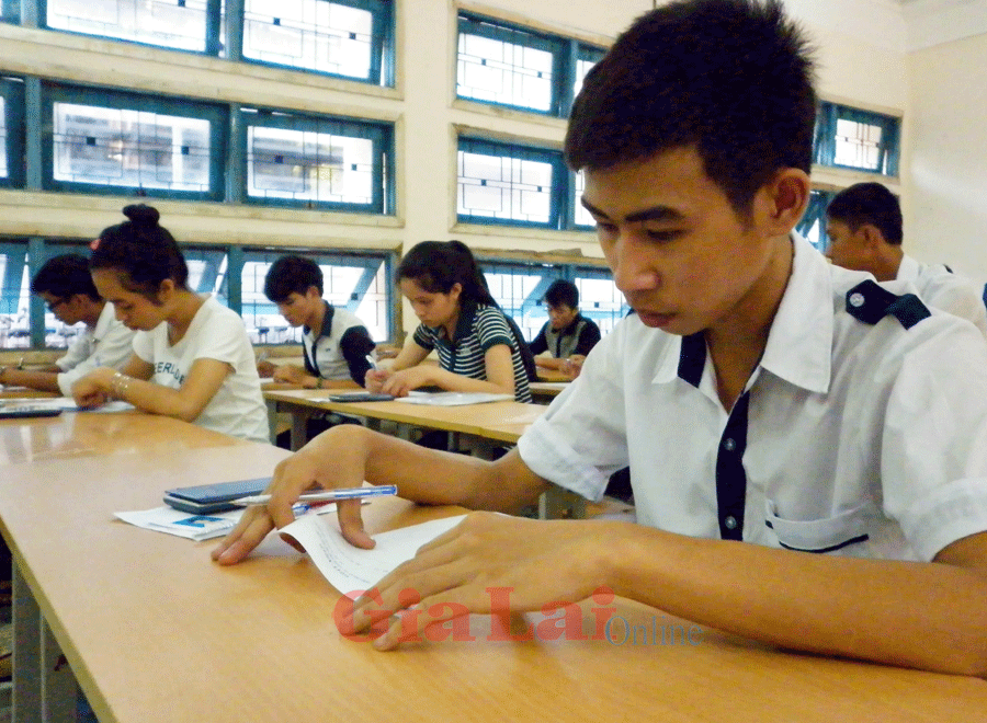 Thí sinh gặp khó ở môn Vật lý. Ảnh: Trần Dung Thí sinh gặp khó ở môn Vật lý. Ảnh: Trần Dung