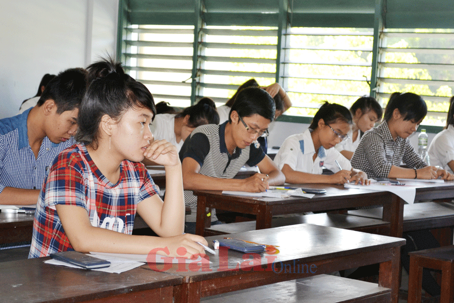 Khá nhiều tâm trạng, mức độ khác nhau trong khi thí sinh làm bài. Ảnh: Lê Hòa Ảnh: Lê Hòa