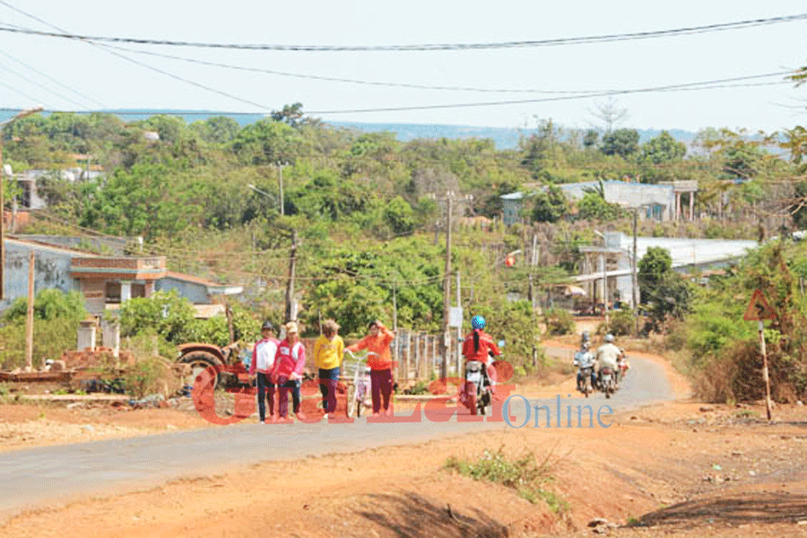 Làng Pia là một trong những làng có trình độ học vấn cao. Ảnh Minh Triều