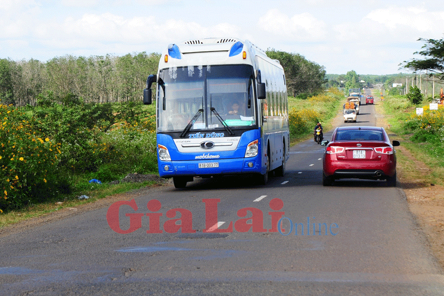 Quốc lộ 14, đoạn qua tỉnh Gia Lai. Ảnh: Nguyễn Giác Quốc lộ 14, đoạn qua tỉnh Gia Lai. Ảnh: Nguyễn Giác