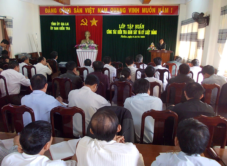 Lớp tập huấn công tác kiểm tra, giám sát của Đảng. Ảnh: Thanh Nhật Lớp tập huấn công tác kiểm tra, giám sát của Đảng. Ảnh: Thanh Nhật