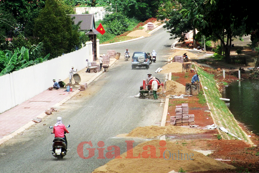 Nâng cấp, mở rộng đường Lý Thái Tổ. Ảnh: Quang Tấn  Nâng cấp, mở rộng đường Lý Thái Tổ. Ảnh: Quang Tấn