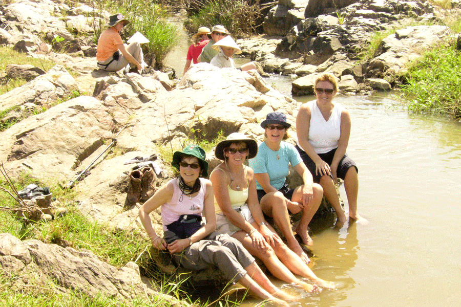 Sông Ba (Kông Chro) trở thành địa điểm nghỉ chân của đoàn du khách. Ảnh: Trần Dung Sông Ba (Kông Chro) trở thành địa điểm nghỉ chân của đoàn du khách. Ảnh: Trần Dung