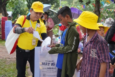 Ấm áp "Phiên chợ 0 đồng" 