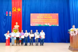 Chư Pưh khen thưởng 17 tập thể và cá nhân tiêu biểu học tập và làm theo gương Bác 