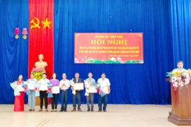 Chư Pưh khen thưởng 17 tập thể và cá nhân tiêu biểu học tập và làm theo gương Bác 
