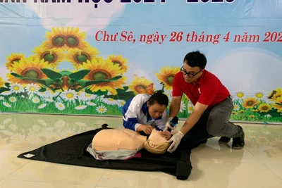Trang bị kỹ năng sơ-cấp cứu cho 600 học sinh THPT huyện Chư Sê